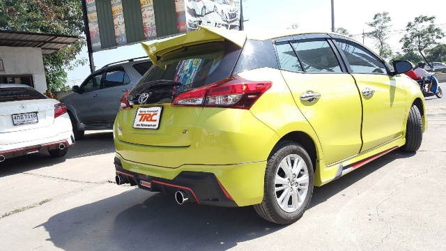 สเกิร์ตรอบคัน YARIS 2017-2018 ทรง FREEWAY งานพลาสติก ABS